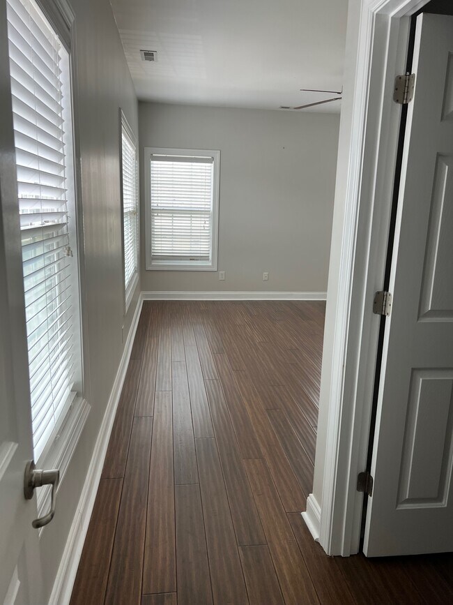 Building Photo - 1945 Tara Ct