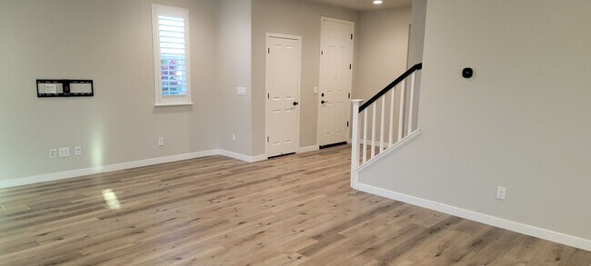 Building Photo - Gorgeous 4 bedroom 3 bath in Fiddyment Farm