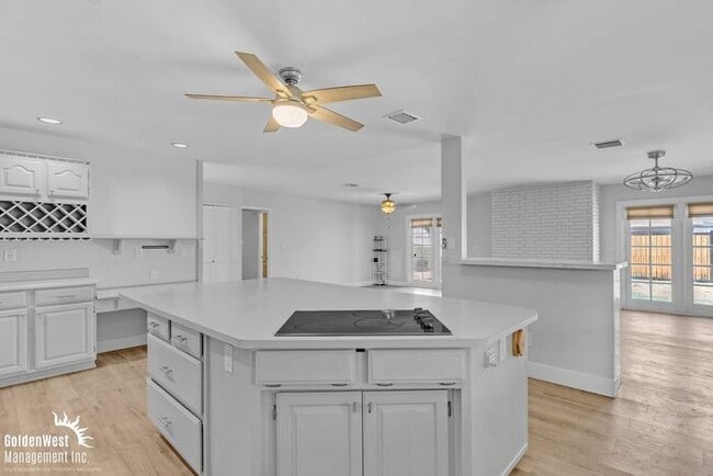 Primary Photo - Modern 3Bdm 2Ba Home with Pool!