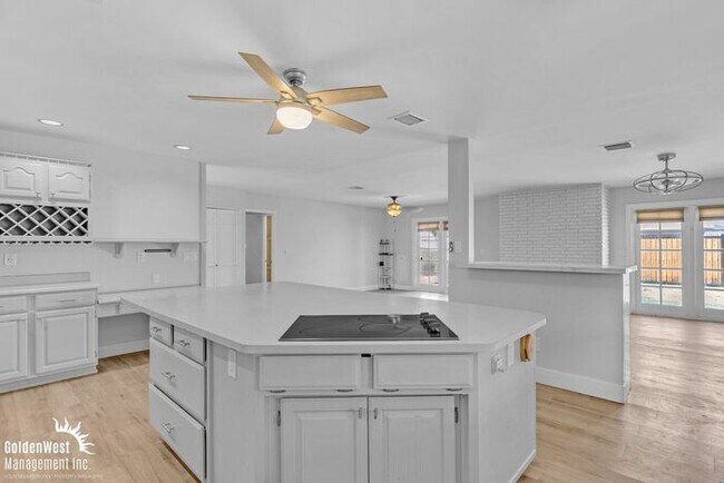 Primary Photo - Modern 3Bdm 2Ba Meets Classic Charm with Pool