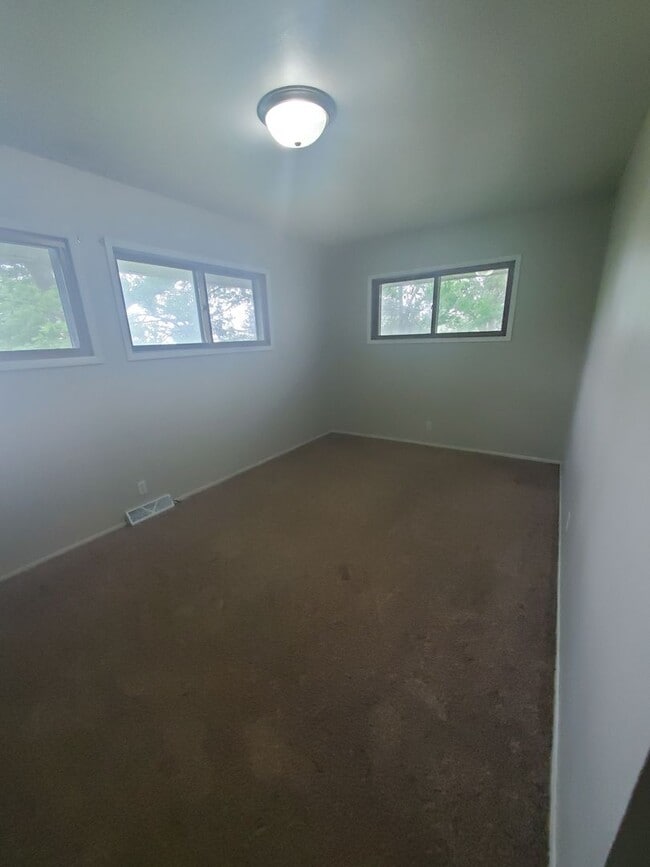 Building Photo - 3 bedroom 1 bath house in Davenport