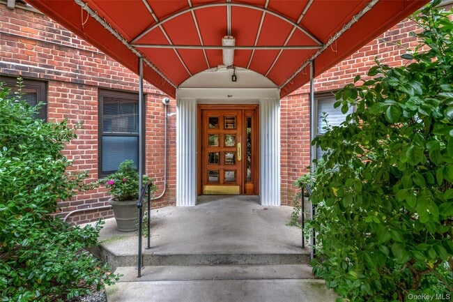 Building Photo - 161 Pearsall Dr