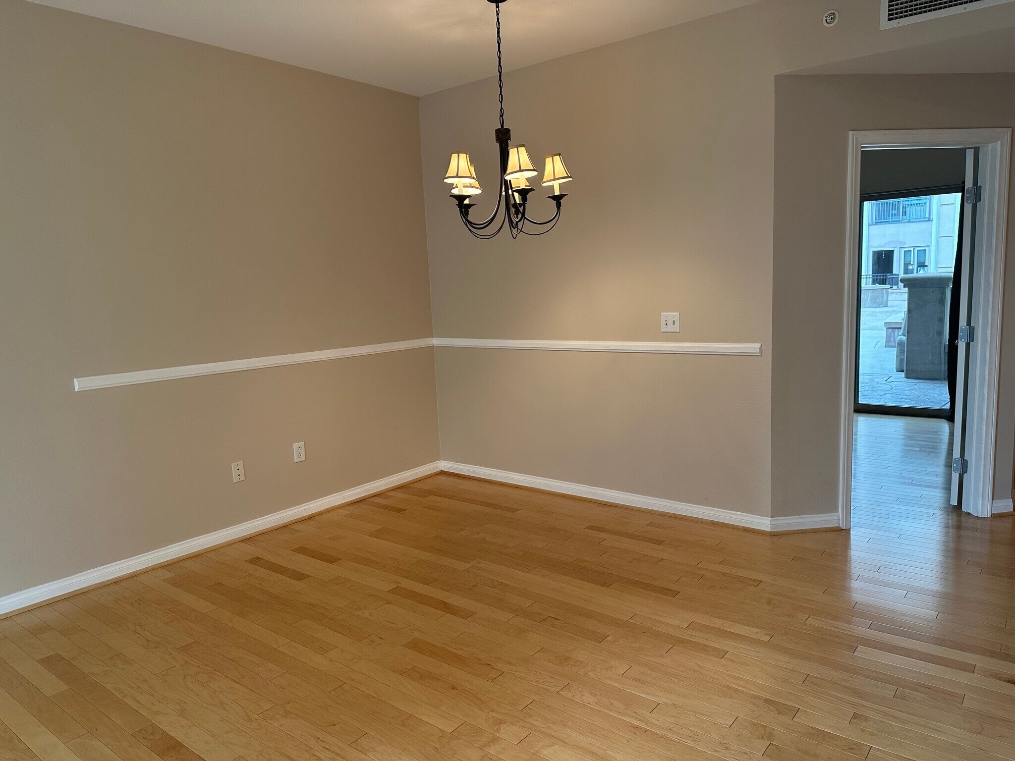 Dining area - 450 J St