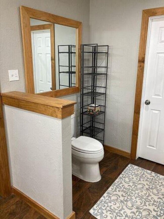 Building Photo - 2.35-acre farmhouse in the heart of Cedar Park available for rent!