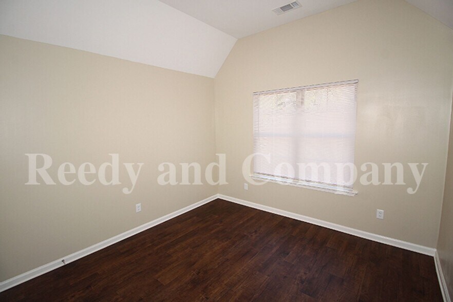 Building Photo - 5023 Acorn Dr