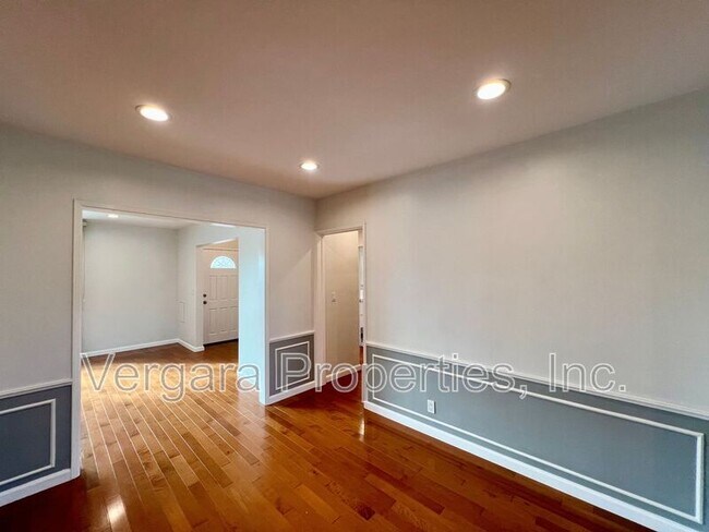 Building Photo - 6531 W 85th St