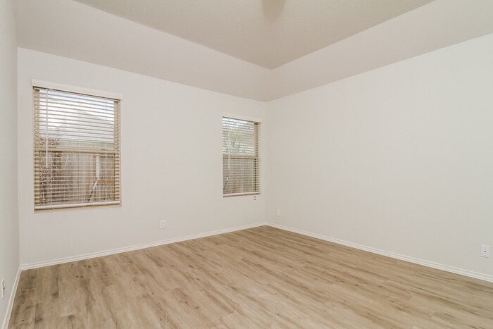 Building Photo - 10434 Clearwater Wy