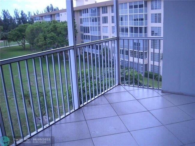 Building Photo - 2650 S Course Dr