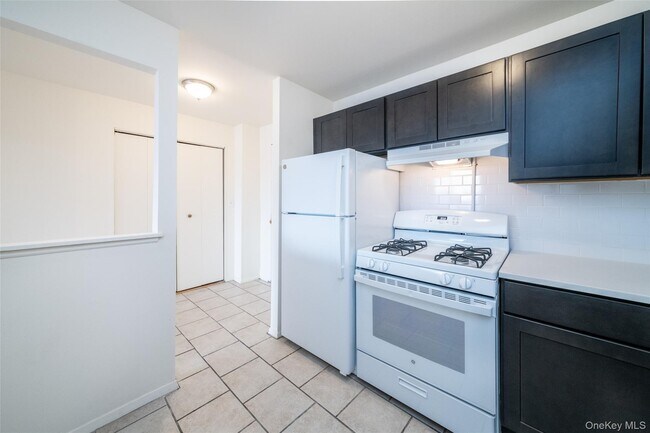 Building Photo - 125 Lake St