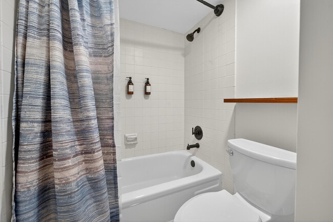 Building Photo - 1520 15th Ln