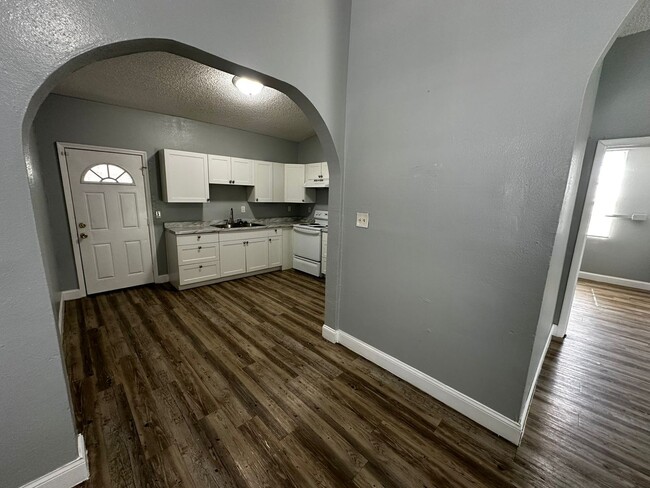 Building Photo - Spacious 4-Bedroom Home in Vibrant Ybor Ci...