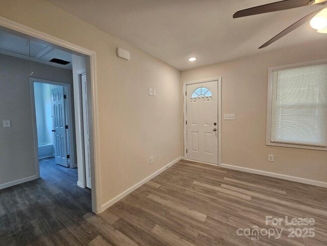 Building Photo - 2507 Moreland St