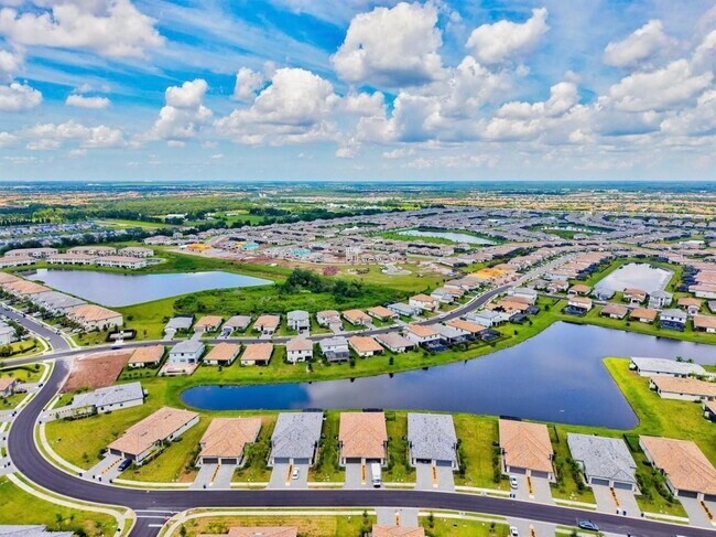 Building Photo - 15519 Sunny Day Dr