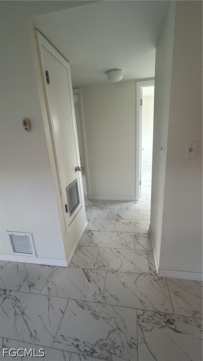 Building Photo - 2213 Gardenia Way