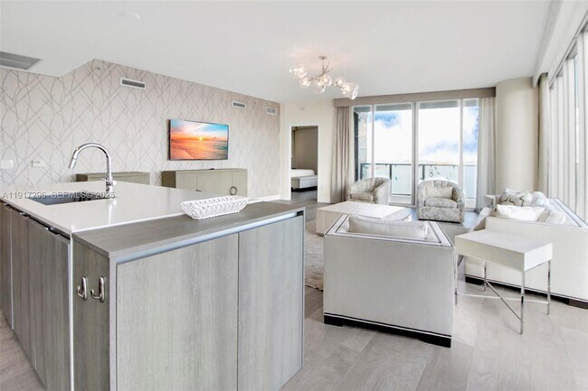 Building Photo - 2900 NE 7th Ave