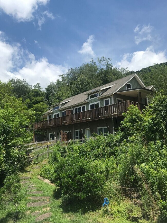 Building Photo - 125 Sun Haven Ln