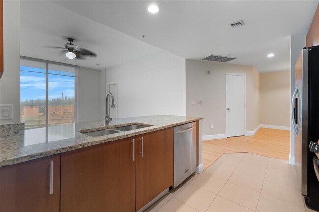 Building Photo - 1945 S Ocean Dr