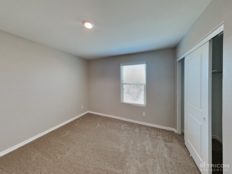 Building Photo - 3940 S 79th Dr