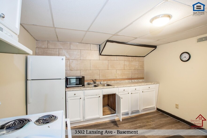 Building Photo - 3502 Lansing Ave