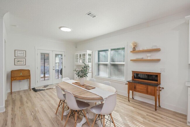 Building Photo - 667 Red Fern Rd