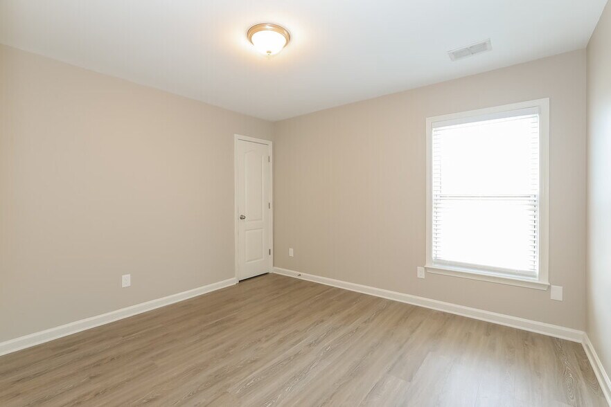 Building Photo - 1813 Temple Park Dr SW