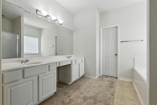 Building Photo - 18607 Camellia Dale tr