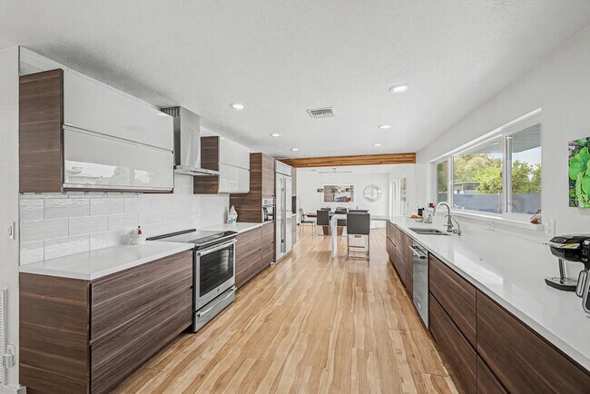 Building Photo - 2800 S Bala Dr