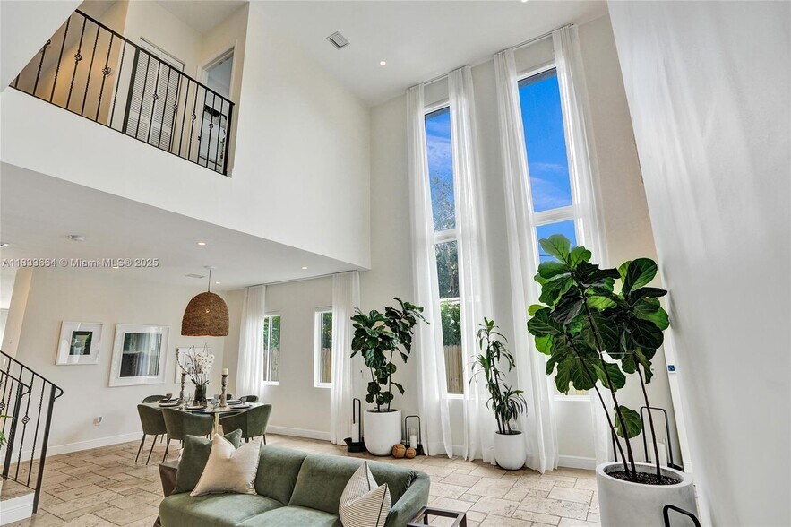Building Photo - 2851 SW 38th Ct