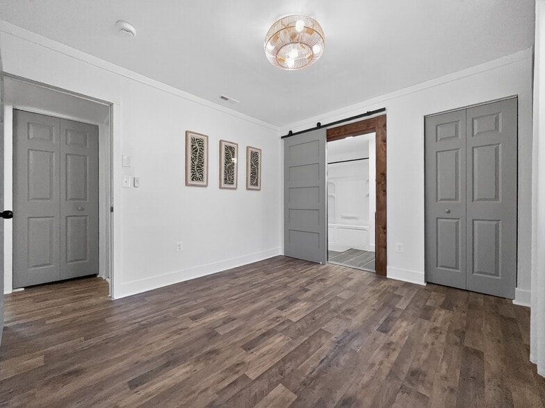 Building Photo - 13 Blinker Ct