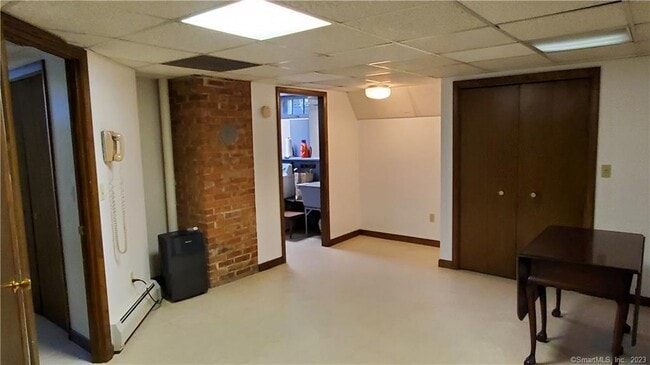 Building Photo - 32 Fernridge Rd