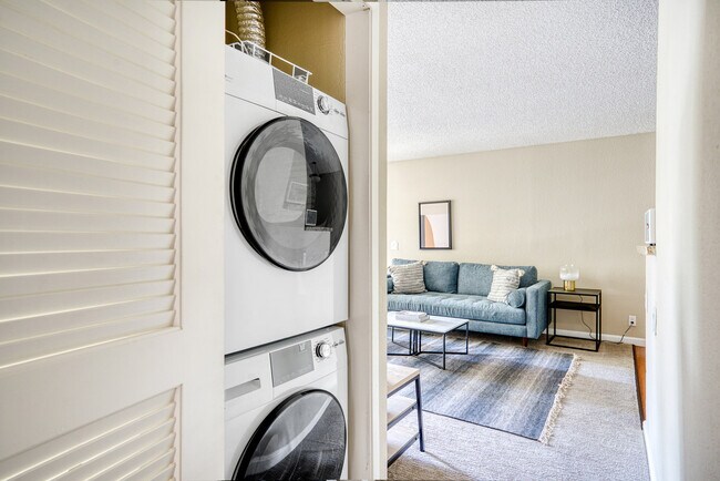 Building Photo - 141 Saratoga Ave