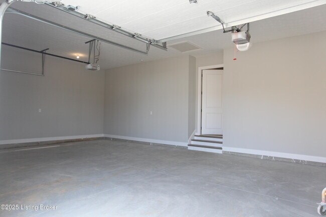 Building Photo - 6133 Shooting Star Dr