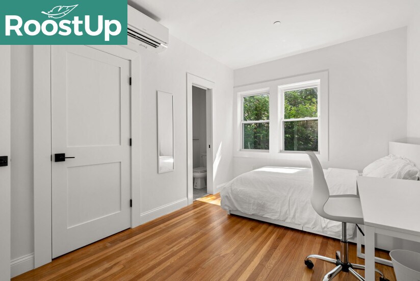 Building Photo - RoostUp Furnished Private Bedroom with Pri...