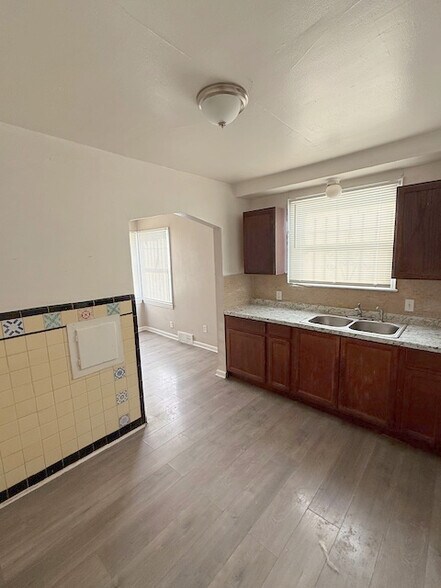 Building Photo - 12809 Kilbourne St