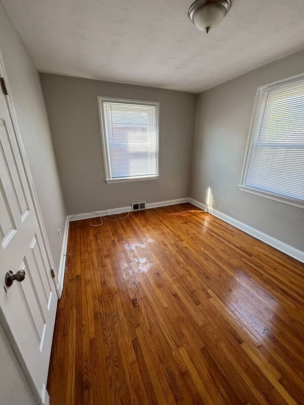 Building Photo - 6849 Roberts Ave