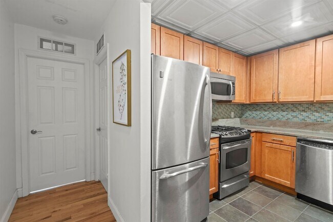 Building Photo - 187 Wayne St