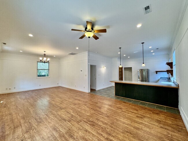 Building Photo - Recently Updated 4-Bedroom Ranch Home w/a 2 Bedroom Guest Cottage! Ready 04-23-26! Pet Friendly Home