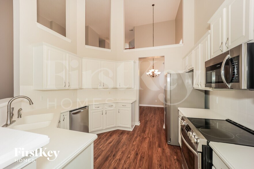 Building Photo - 17 Arbor Way