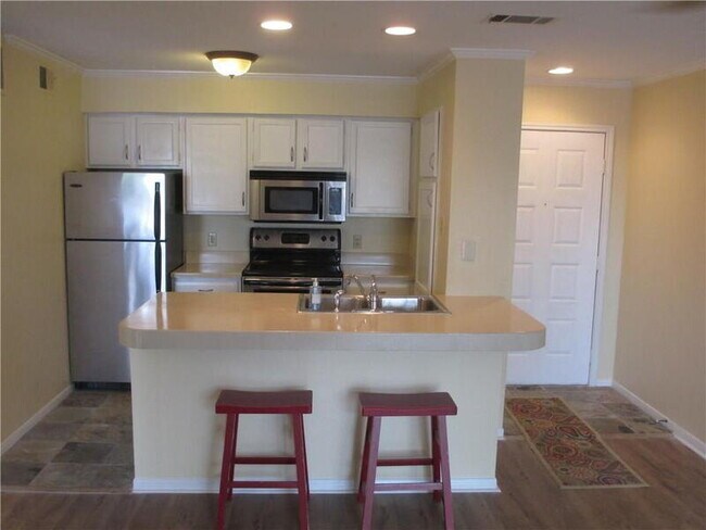 Building Photo - 8888 Tallwood Dr