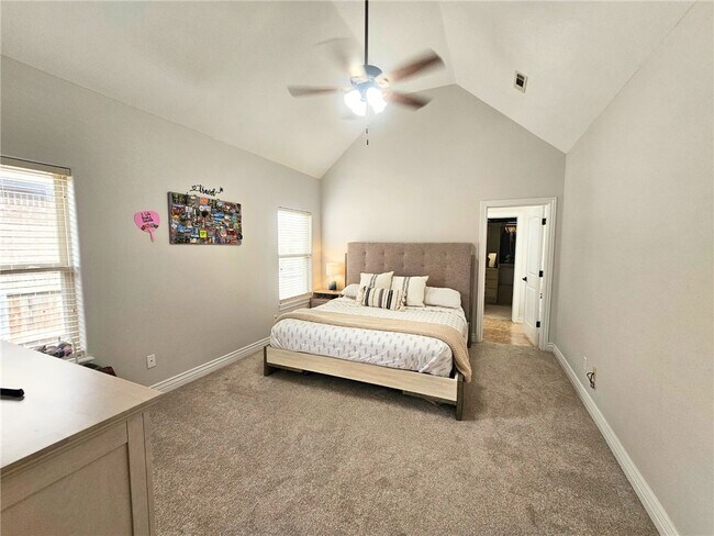 Building Photo - 3803 SW Kite Dr