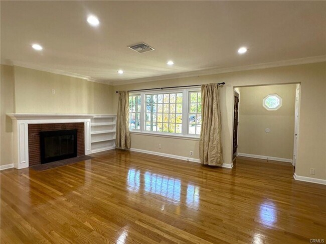 Building Photo - 2026 Pepper Dr