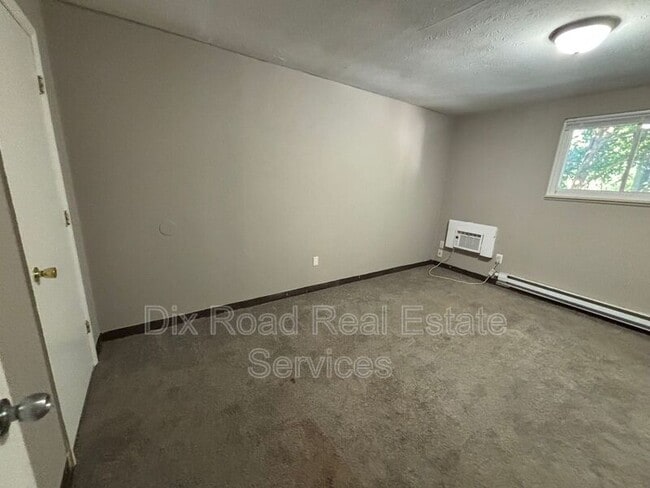 Building Photo - 739 Trumbull St