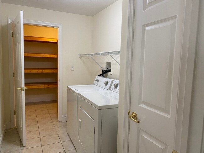 Building Photo - 807 Ledgewood Way