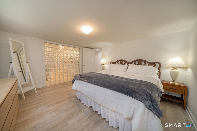 Building Photo - 133 Linden Ave