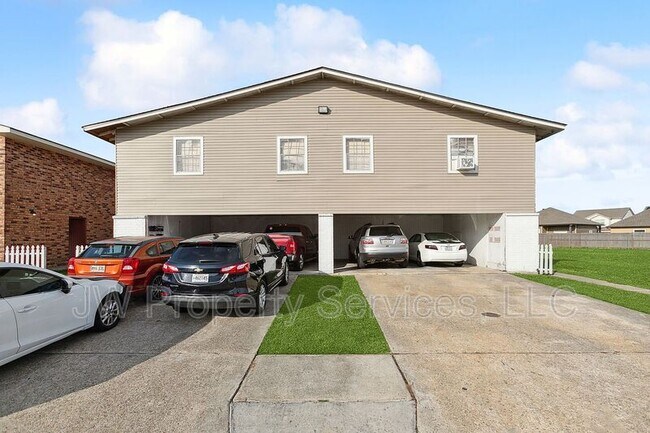 Building Photo - 904 Monterey Ct W