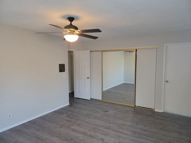 Building Photo - 3 Bdrm House with Fireplace !!