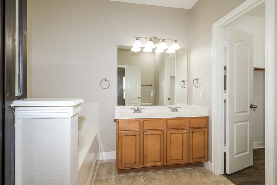 Building Photo - 6815 Durango Creek Dr