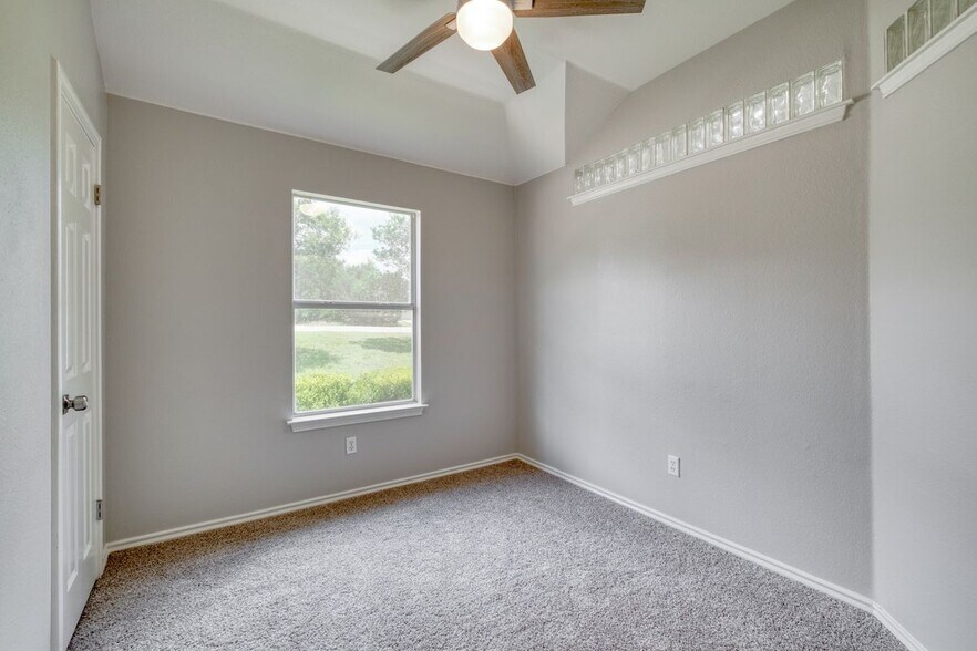 Building Photo - 10114 Thomas Ln