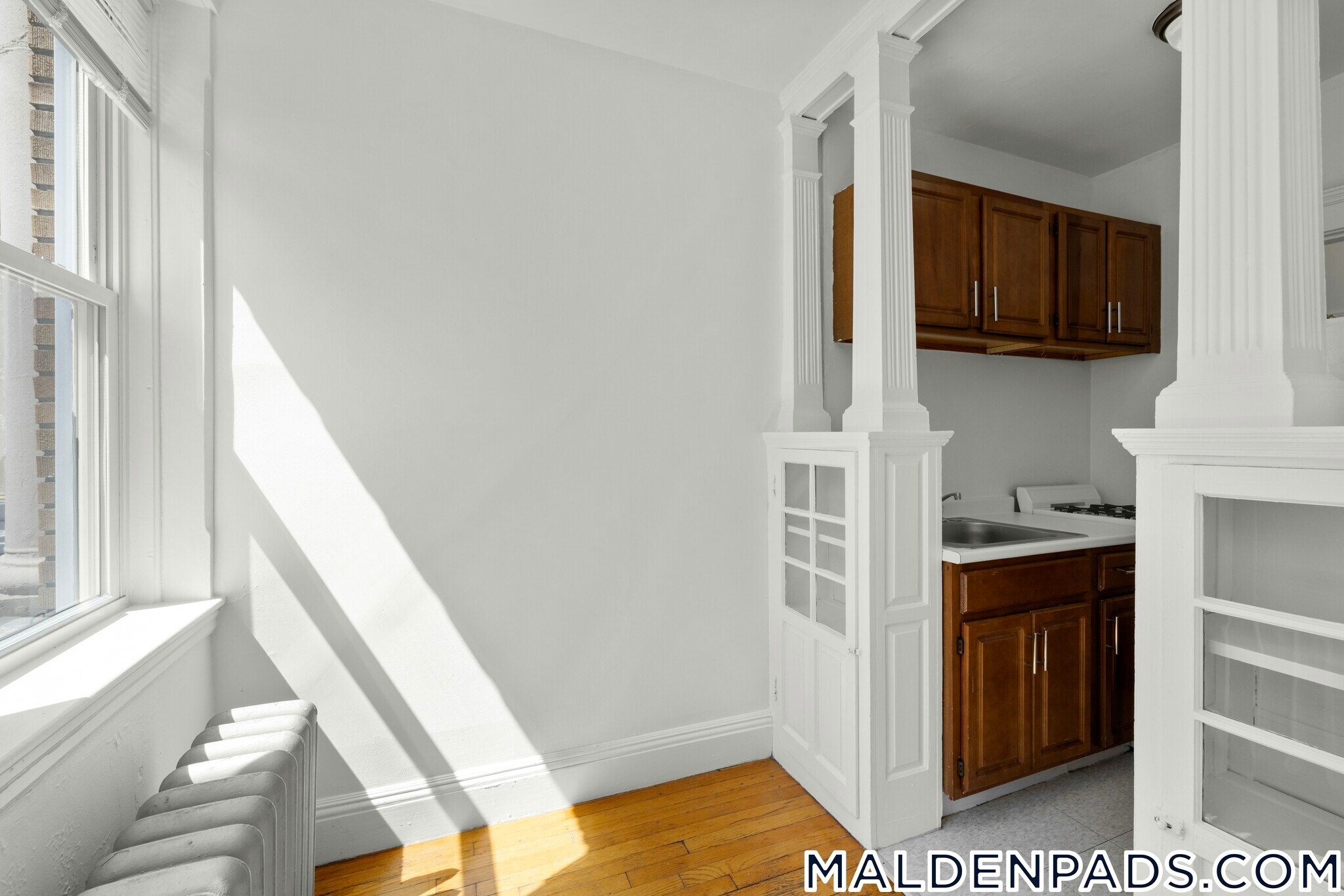 Building Photo - 172 Maple St