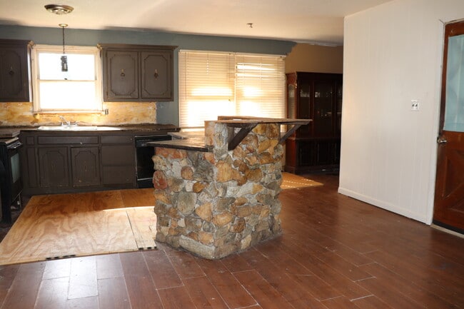Building Photo - 64 Jewel Ln